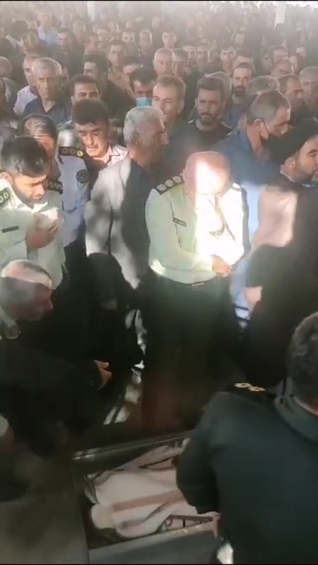 سنگ تمام دوفرماندهی انتظامی کهگلویه وبهمیی برای همکارشان