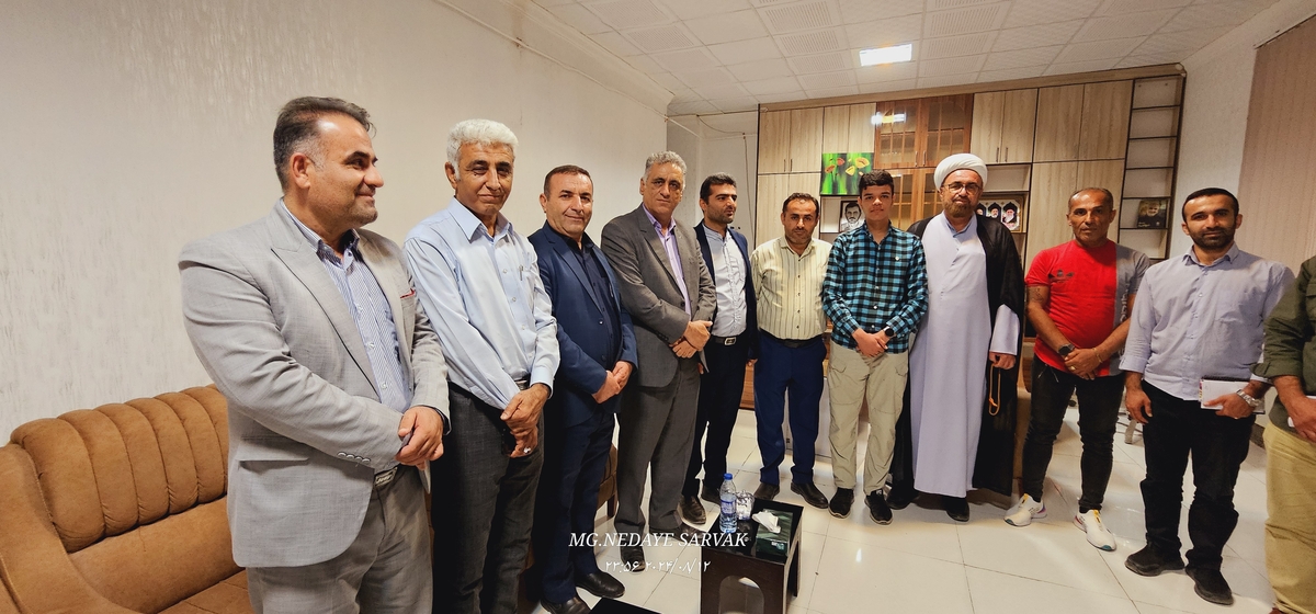 نشست صمیمانه شهرداروشورای شهرباخبرنگاران 