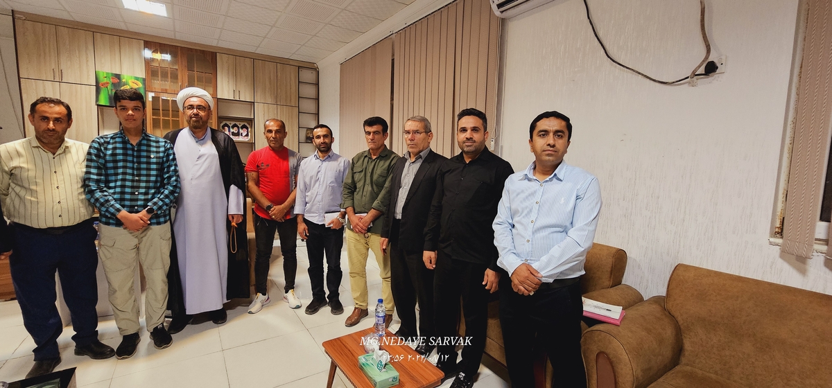 نشست صمیمانه شهرداروشورای شهرباخبرنگاران 
