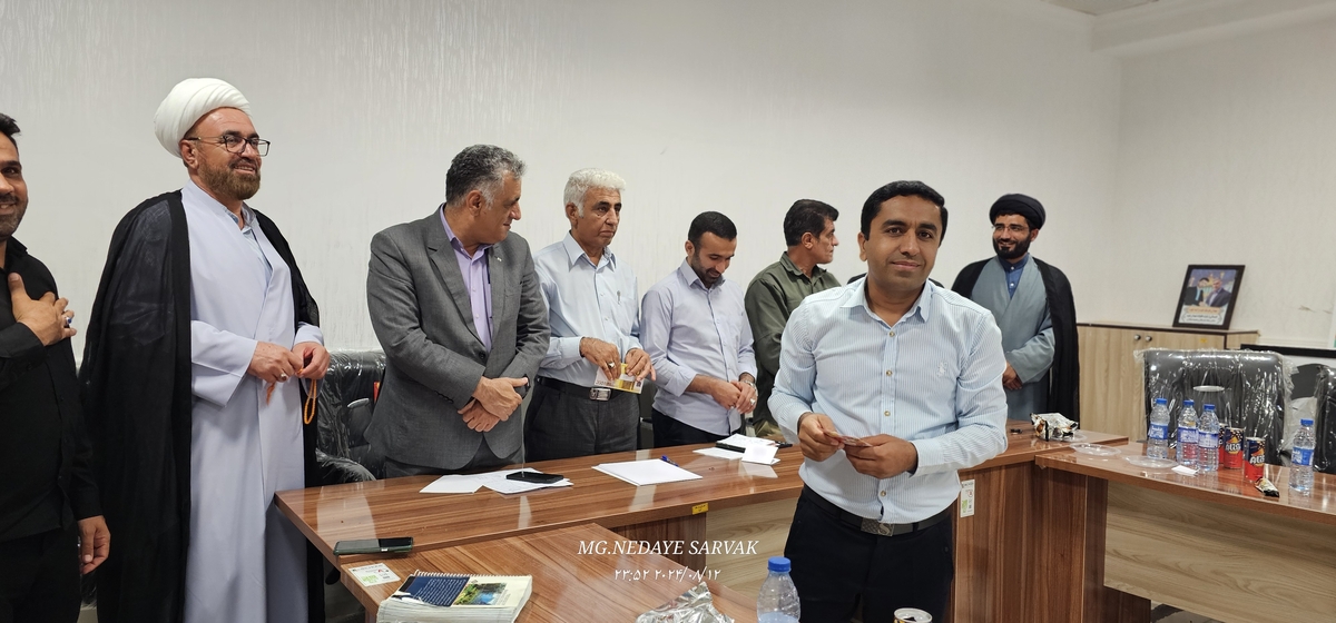 نشست صمیمانه شهرداروشورای شهرباخبرنگاران 