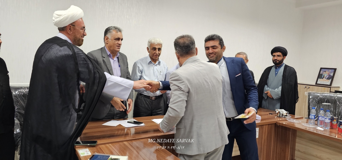 نشست صمیمانه شهرداروشورای شهرباخبرنگاران 