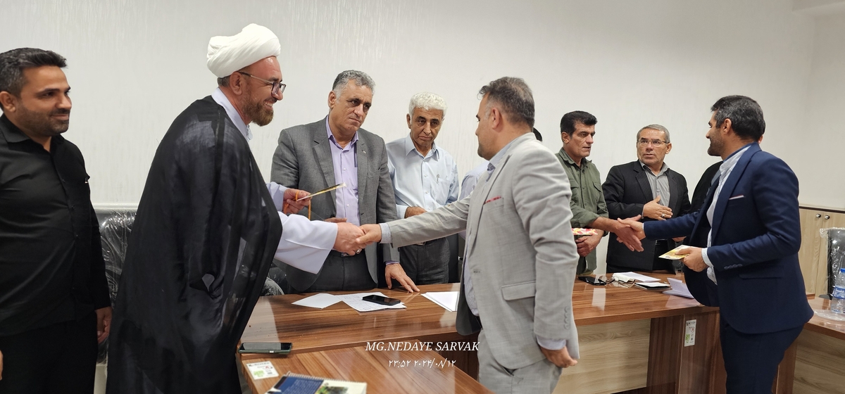 نشست صمیمانه شهرداروشورای شهرباخبرنگاران 