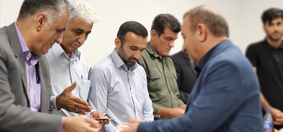 نشست صمیمانه شهرداروشورای شهرباخبرنگاران 