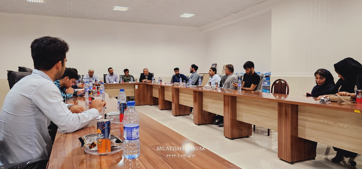 نشست صمیمانه شهرداروشورای شهرباخبرنگاران 