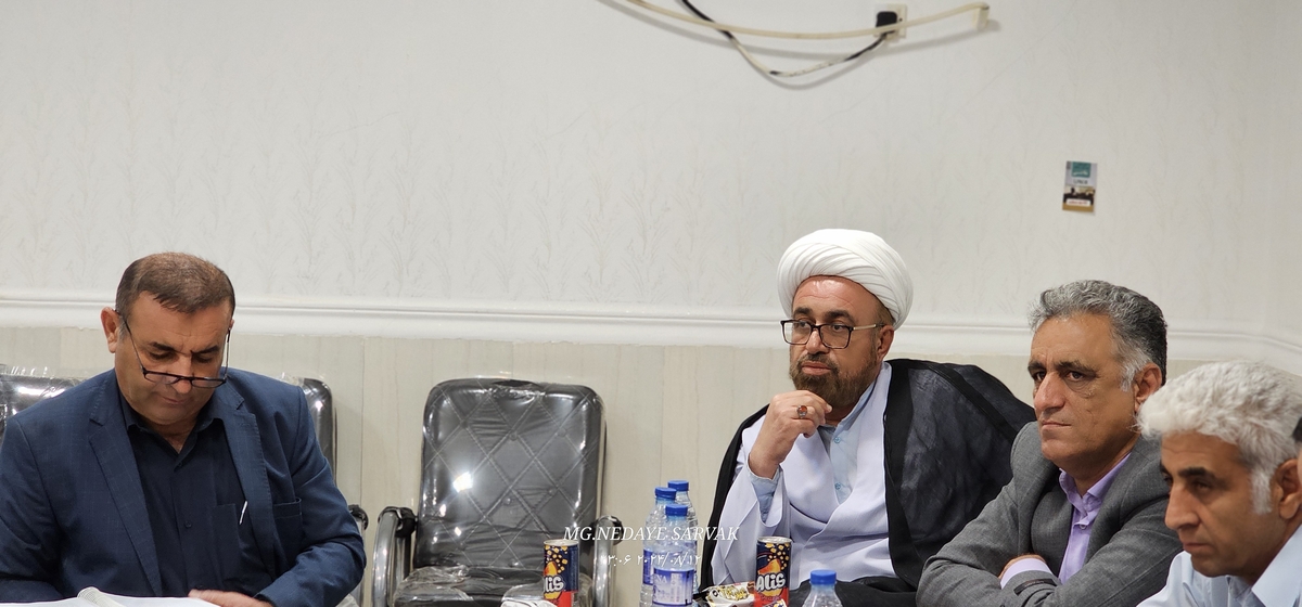نشست صمیمانه شهرداروشورای شهرباخبرنگاران 