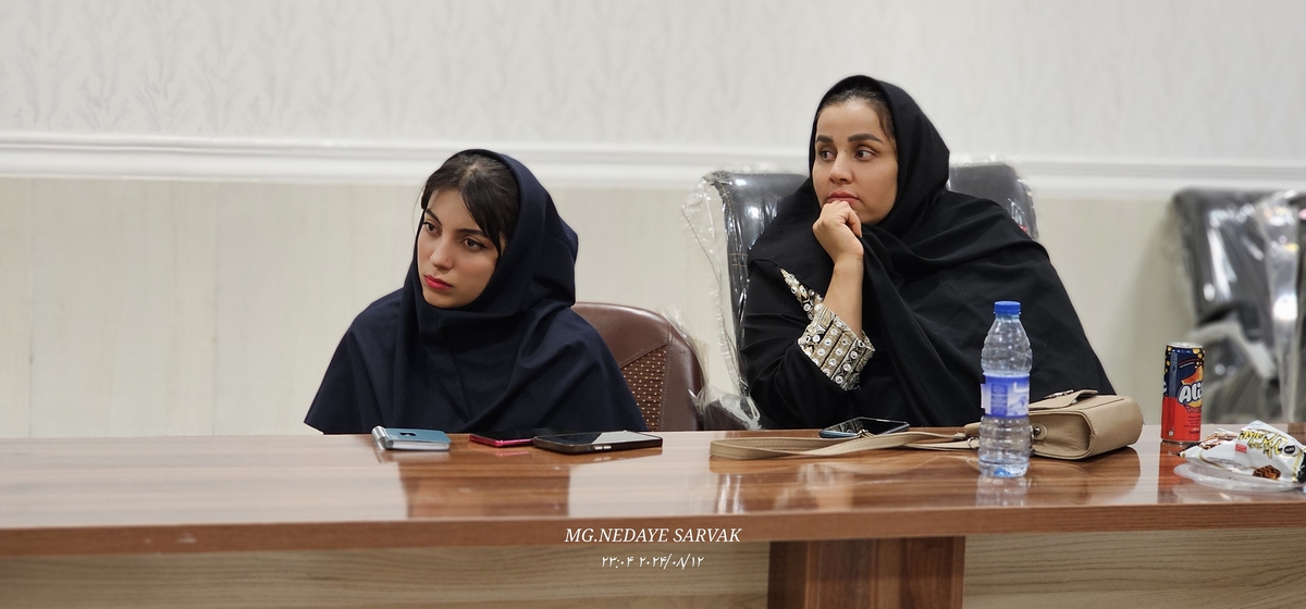 نشست صمیمانه شهرداروشورای شهرباخبرنگاران 