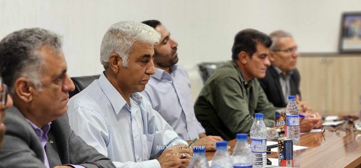 نشست صمیمانه شهرداروشورای شهرباخبرنگاران 