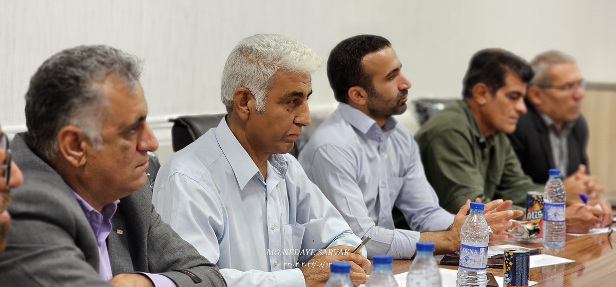 نشست صمیمانه شهرداروشورای شهرباخبرنگاران 