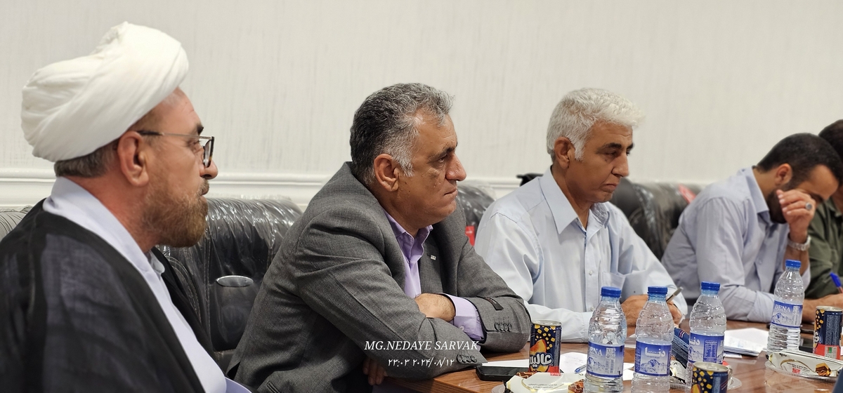 نشست صمیمانه شهرداروشورای شهرباخبرنگاران 