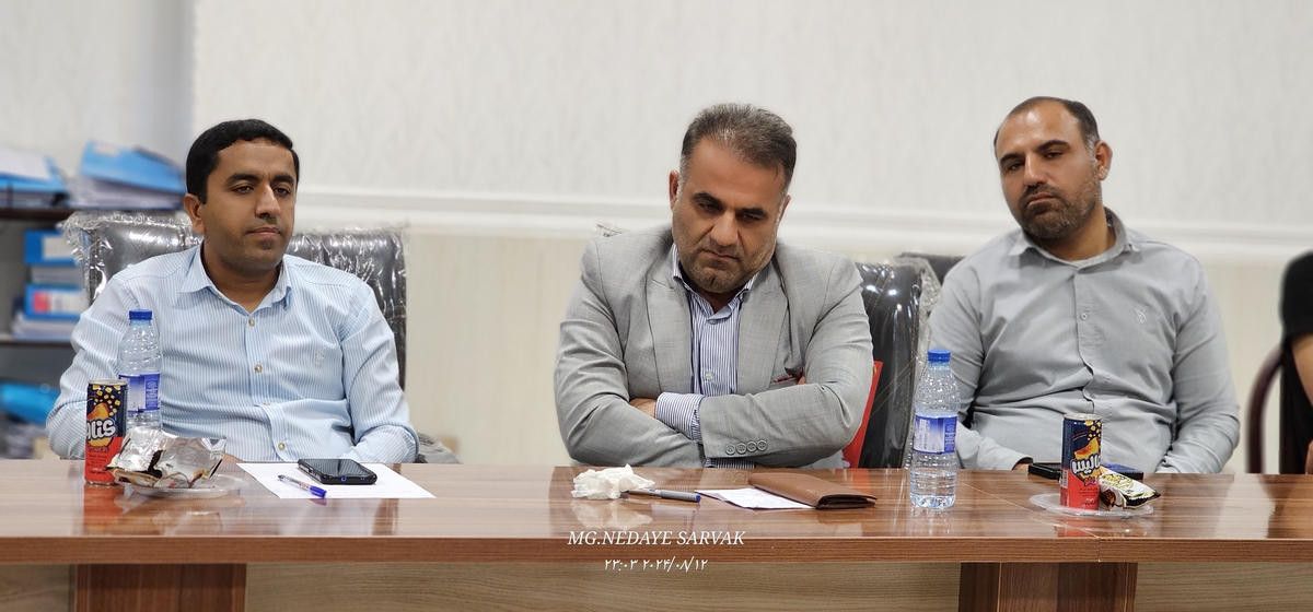 نشست صمیمانه شهرداروشورای شهرباخبرنگاران 