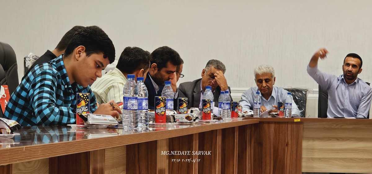 نشست صمیمانه شهرداروشورای شهرباخبرنگاران 