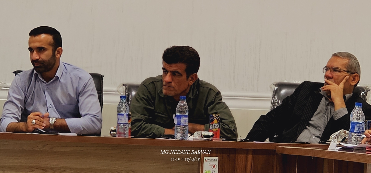 نشست صمیمانه شهرداروشورای شهرباخبرنگاران 