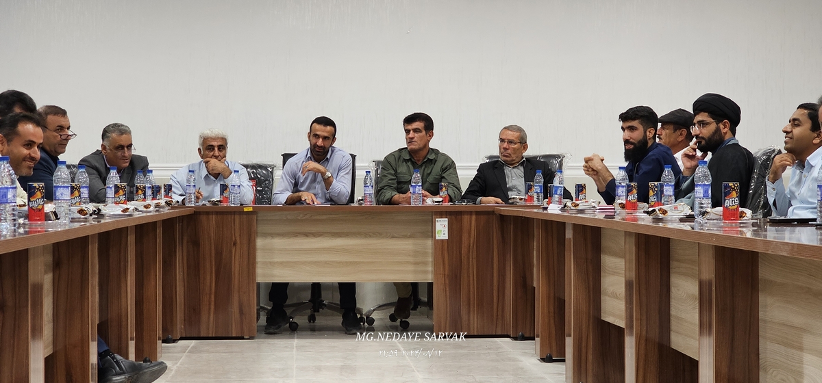 نشست صمیمانه شهرداروشورای شهرباخبرنگاران 