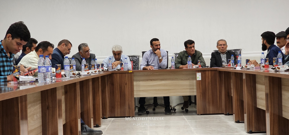 نشست صمیمانه شهرداروشورای شهرباخبرنگاران 