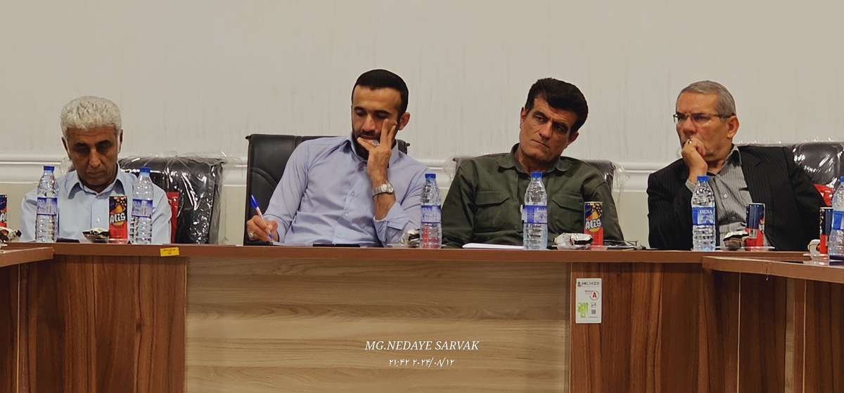 نشست صمیمانه شهرداروشورای شهرباخبرنگاران 