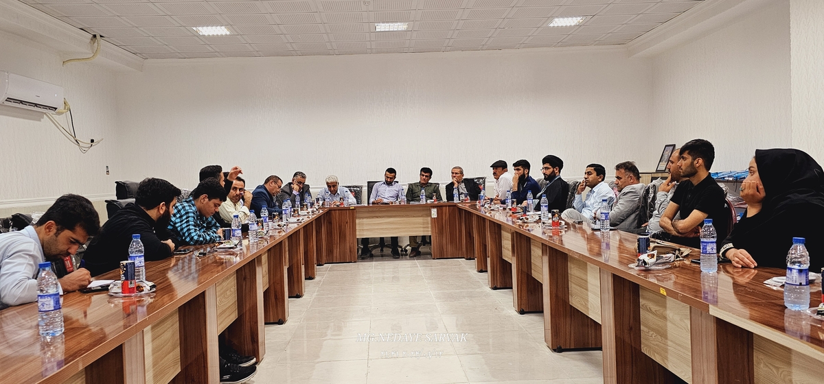 نشست صمیمانه شهرداروشورای شهرباخبرنگاران 