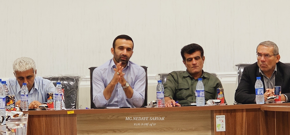نشست صمیمانه شهرداروشورای شهرباخبرنگاران 