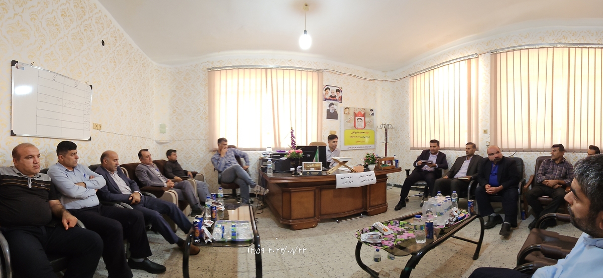 نشست رئیس جدیدهیئت فوتبال استان بارئیس هیئت فوتبال وریاست اداره ورزش وجوانان شهرستان وجمعی ازپیشکسوتان