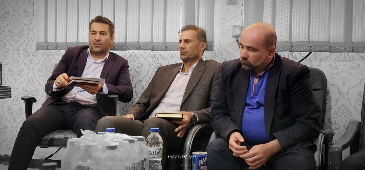 نشست رئیس جدیدهیئت فوتبال استان بارئیس هیئت فوتبال وریاست اداره ورزش وجوانان شهرستان وجمعی ازپیشکسوتان