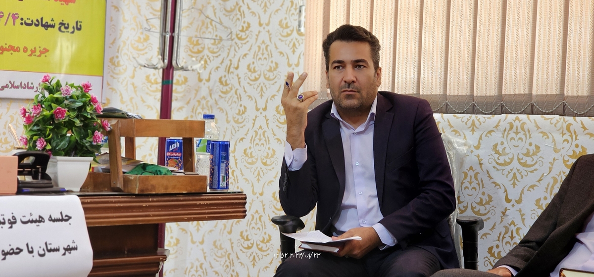 نشست رئیس جدیدهیئت فوتبال استان بارئیس هیئت فوتبال وریاست اداره ورزش وجوانان شهرستان وجمعی ازپیشکسوتان