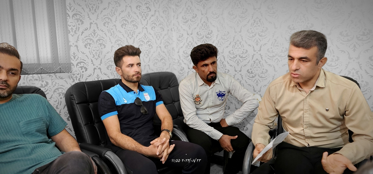 نشست رئیس جدیدهیئت فوتبال استان بارئیس هیئت فوتبال وریاست اداره ورزش وجوانان شهرستان وجمعی ازپیشکسوتان