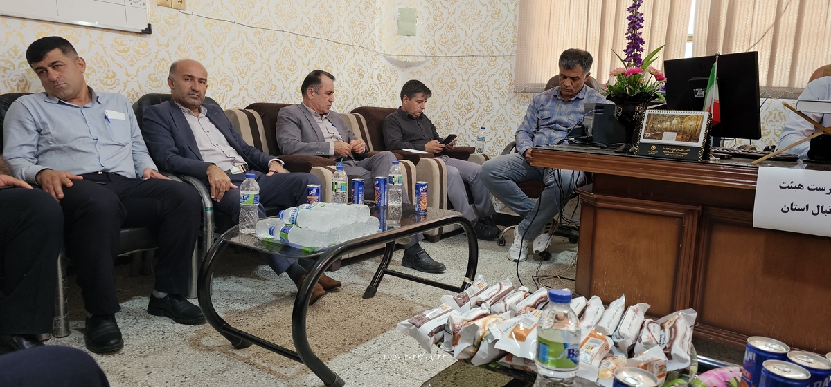 نشست رئیس جدیدهیئت فوتبال استان بارئیس هیئت فوتبال وریاست اداره ورزش وجوانان شهرستان وجمعی ازپیشکسوتان
