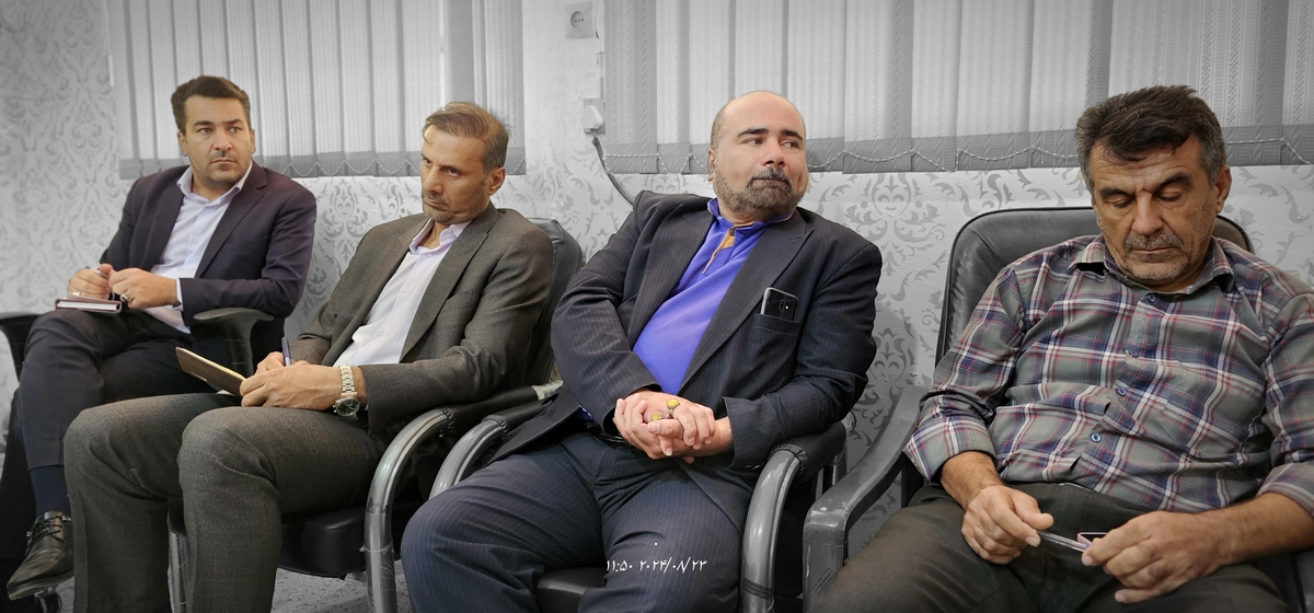 نشست رئیس جدیدهیئت فوتبال استان بارئیس هیئت فوتبال وریاست اداره ورزش وجوانان شهرستان وجمعی ازپیشکسوتان