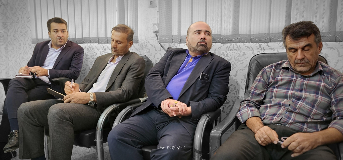 نشست رئیس جدیدهیئت فوتبال استان بارئیس هیئت فوتبال وریاست اداره ورزش وجوانان شهرستان وجمعی ازپیشکسوتان