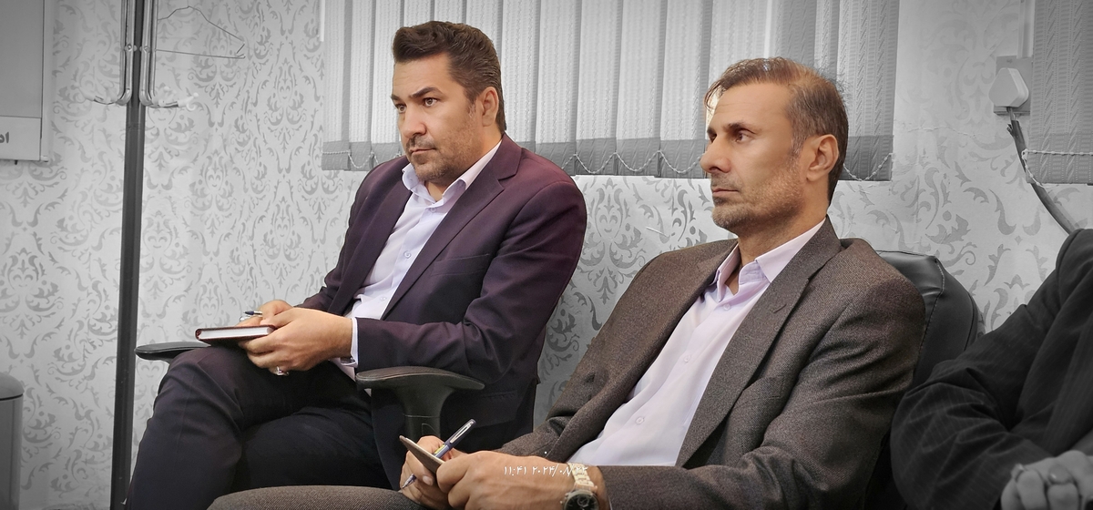 نشست رئیس جدیدهیئت فوتبال استان بارئیس هیئت فوتبال وریاست اداره ورزش وجوانان شهرستان وجمعی ازپیشکسوتان