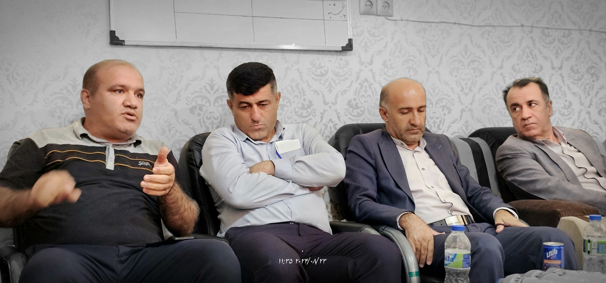 نشست رئیس جدیدهیئت فوتبال استان بارئیس هیئت فوتبال وریاست اداره ورزش وجوانان شهرستان وجمعی ازپیشکسوتان