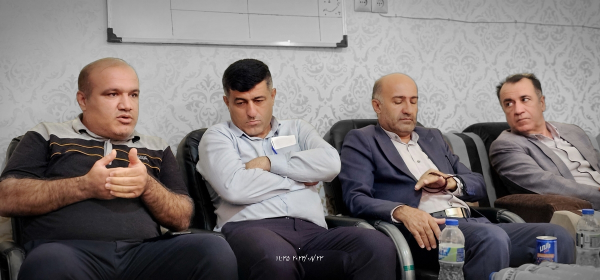 نشست رئیس جدیدهیئت فوتبال استان بارئیس هیئت فوتبال وریاست اداره ورزش وجوانان شهرستان وجمعی ازپیشکسوتان