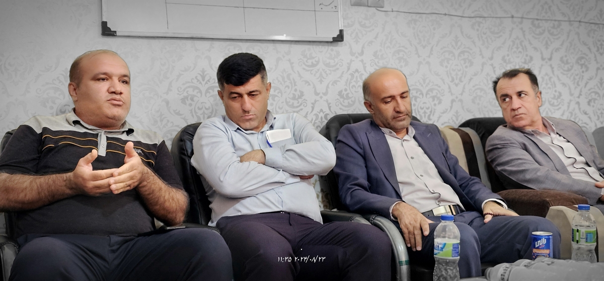 نشست رئیس جدیدهیئت فوتبال استان بارئیس هیئت فوتبال وریاست اداره ورزش وجوانان شهرستان وجمعی ازپیشکسوتان