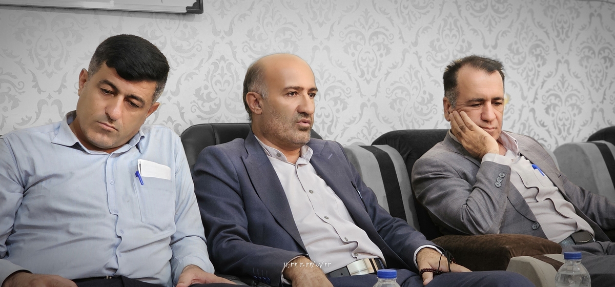 نشست رئیس جدیدهیئت فوتبال استان بارئیس هیئت فوتبال وریاست اداره ورزش وجوانان شهرستان وجمعی ازپیشکسوتان