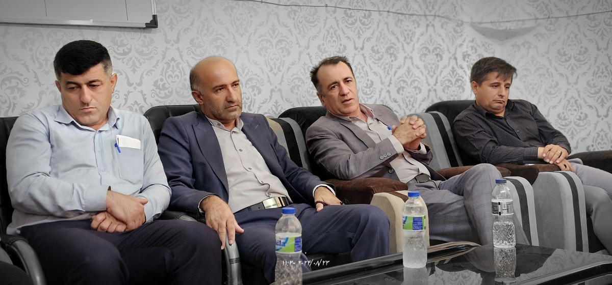 نشست رئیس جدیدهیئت فوتبال استان بارئیس هیئت فوتبال وریاست اداره ورزش وجوانان شهرستان وجمعی ازپیشکسوتان