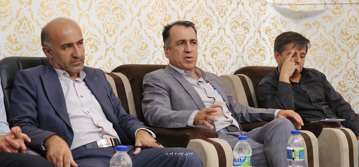 نشست رئیس جدیدهیئت فوتبال استان بارئیس هیئت فوتبال وریاست اداره ورزش وجوانان شهرستان وجمعی ازپیشکسوتان