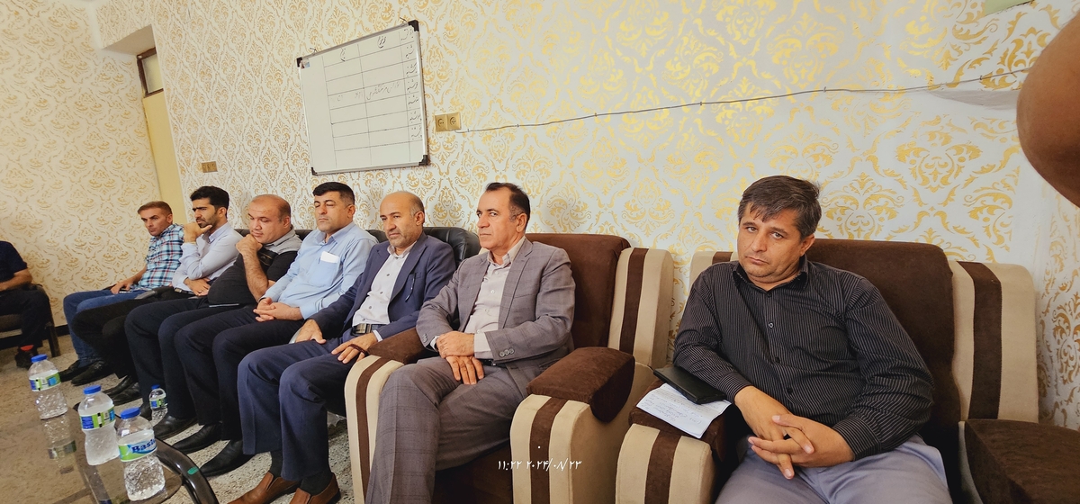 نشست رئیس جدیدهیئت فوتبال استان بارئیس هیئت فوتبال وریاست اداره ورزش وجوانان شهرستان وجمعی ازپیشکسوتان
