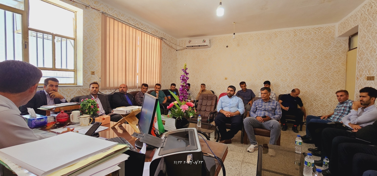 نشست رئیس جدیدهیئت فوتبال استان بارئیس هیئت فوتبال وریاست اداره ورزش وجوانان شهرستان وجمعی ازپیشکسوتان
