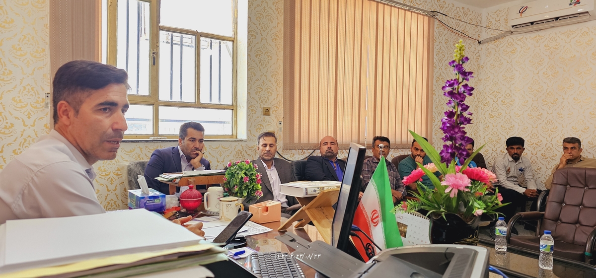 نشست رئیس جدیدهیئت فوتبال استان بارئیس هیئت فوتبال وریاست اداره ورزش وجوانان شهرستان وجمعی ازپیشکسوتان