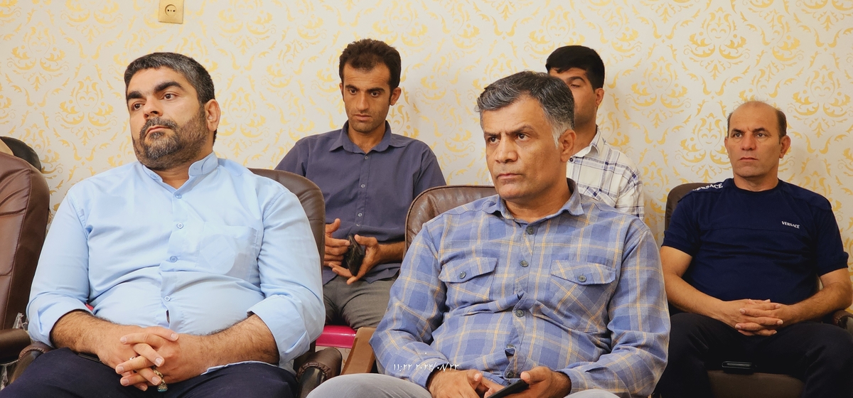 نشست رئیس جدیدهیئت فوتبال استان بارئیس هیئت فوتبال وریاست اداره ورزش وجوانان شهرستان وجمعی ازپیشکسوتان
