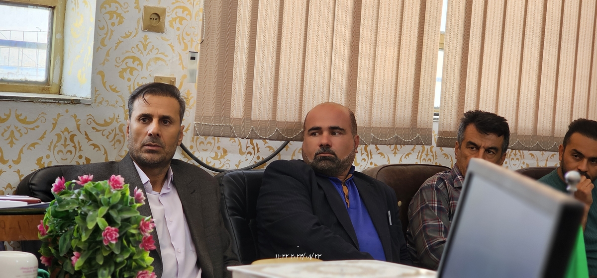 نشست رئیس جدیدهیئت فوتبال استان بارئیس هیئت فوتبال وریاست اداره ورزش وجوانان شهرستان وجمعی ازپیشکسوتان