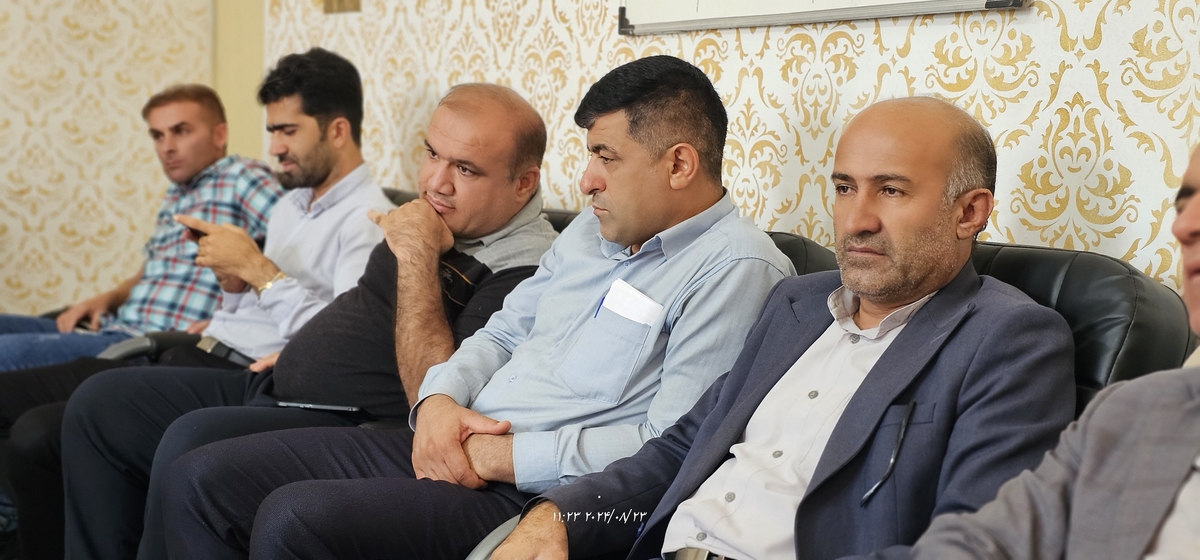 نشست رئیس جدیدهیئت فوتبال استان بارئیس هیئت فوتبال وریاست اداره ورزش وجوانان شهرستان وجمعی ازپیشکسوتان