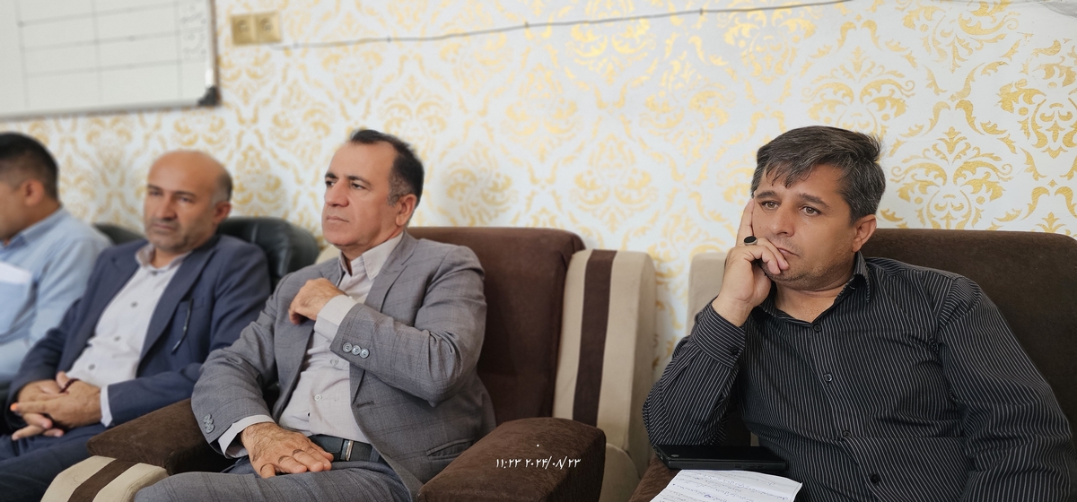 نشست رئیس جدیدهیئت فوتبال استان بارئیس هیئت فوتبال وریاست اداره ورزش وجوانان شهرستان وجمعی ازپیشکسوتان