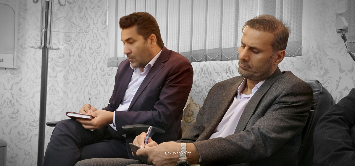 نشست رئیس جدیدهیئت فوتبال استان بارئیس هیئت فوتبال وریاست اداره ورزش وجوانان شهرستان وجمعی ازپیشکسوتان