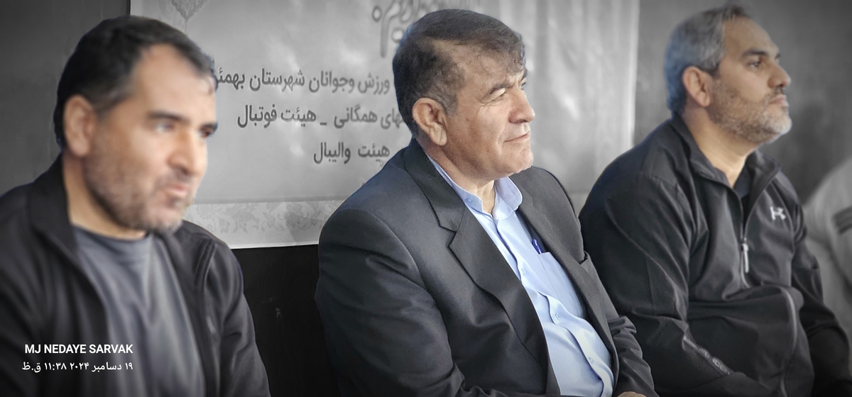 دهقان مدیرکل ورزش استان وخوبی مفاون توسعه وهیئت همراه امروزپنج شنیه ازپروژه های ورزشی شهرستان دیدن کردن