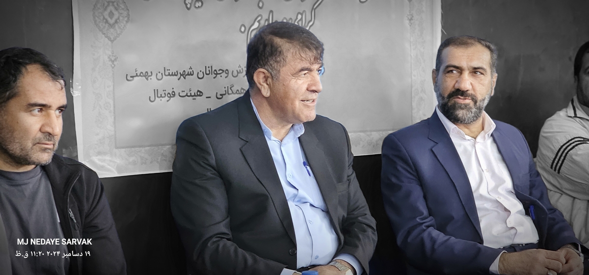 دهقان مدیرکل ورزش استان وخوبی مفاون توسعه وهیئت همراه امروزپنج شنیه ازپروژه های ورزشی شهرستان دیدن کردن