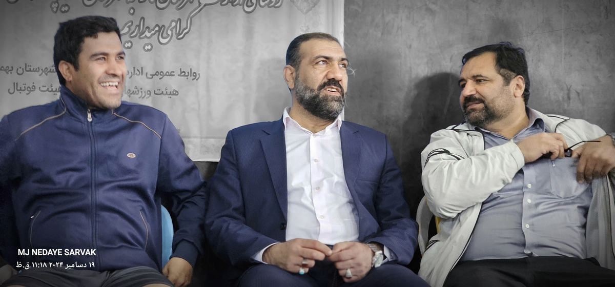 دهقان مدیرکل ورزش استان وخوبی مفاون توسعه وهیئت همراه امروزپنج شنیه ازپروژه های ورزشی شهرستان دیدن کردن