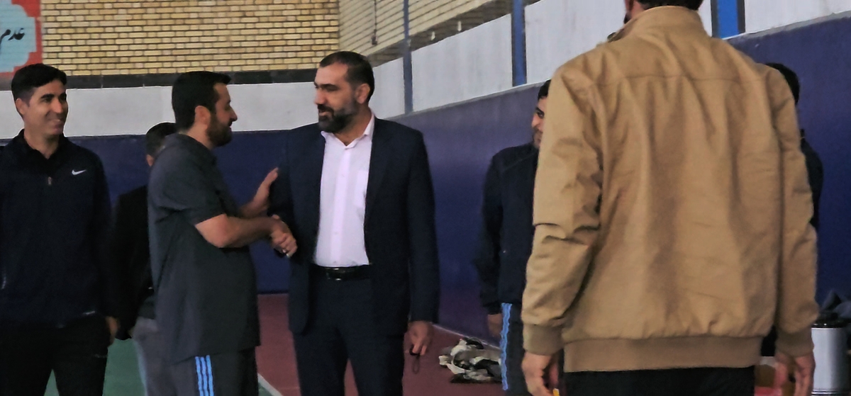 دهقان مدیرکل ورزش استان وخوبی مفاون توسعه وهیئت همراه امروزپنج شنیه ازپروژه های ورزشی شهرستان دیدن کردن