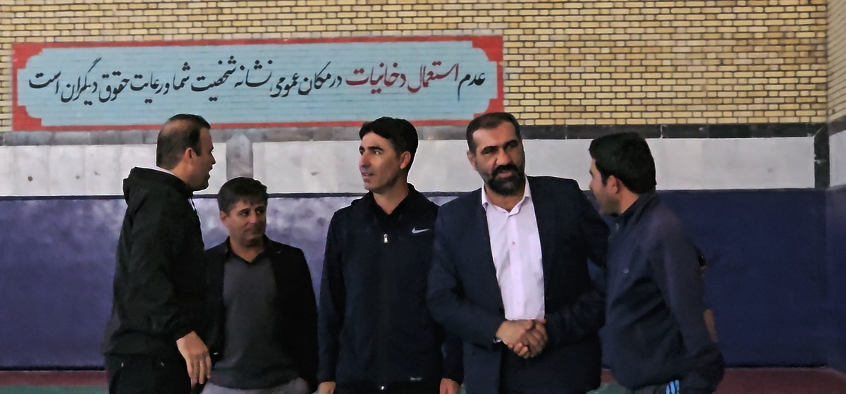 دهقان مدیرکل ورزش استان وخوبی مفاون توسعه وهیئت همراه امروزپنج شنیه ازپروژه های ورزشی شهرستان دیدن کردن