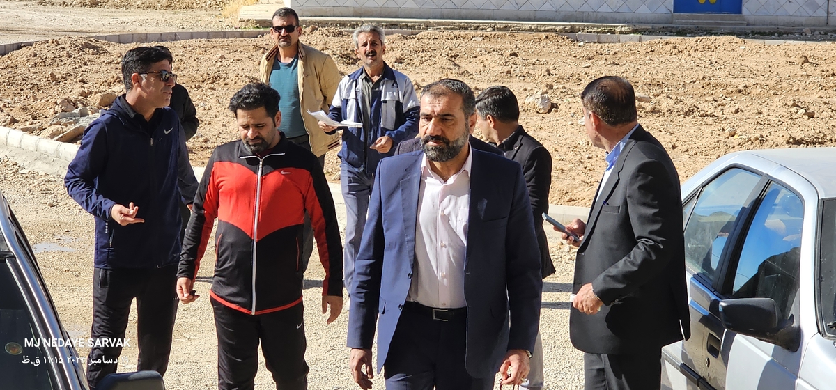 دهقان مدیرکل ورزش استان وخوبی مفاون توسعه وهیئت همراه امروزپنج شنیه ازپروژه های ورزشی شهرستان دیدن کردن