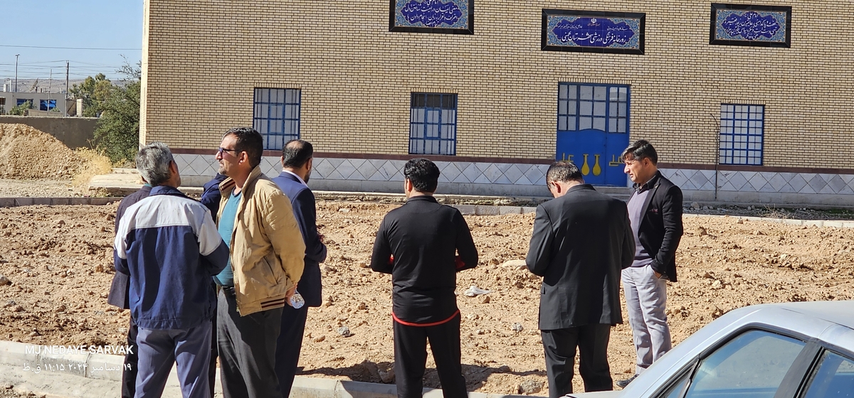 دهقان مدیرکل ورزش استان وخوبی مفاون توسعه وهیئت همراه امروزپنج شنیه ازپروژه های ورزشی شهرستان دیدن کردن